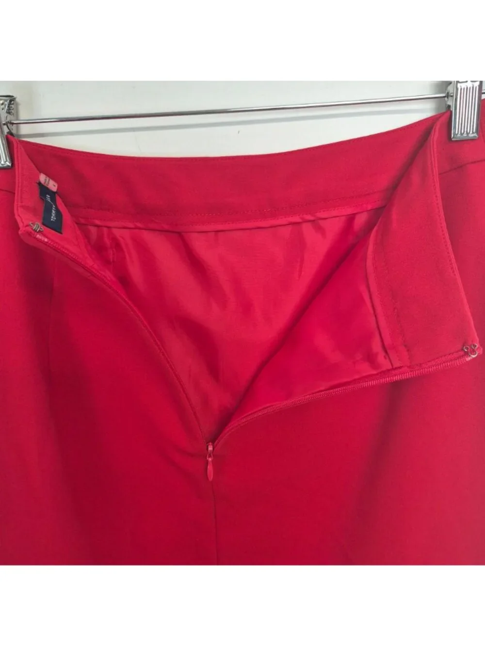 Tommy Hilfiger Women's Red Pencil Skirt With Front Slit & Back Zip Closure Sz 4 - Picture 5 of 7